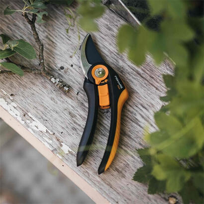 fiskars-plus-smartfit-p541-tijeras-de-podar-evitar-negro-naranja