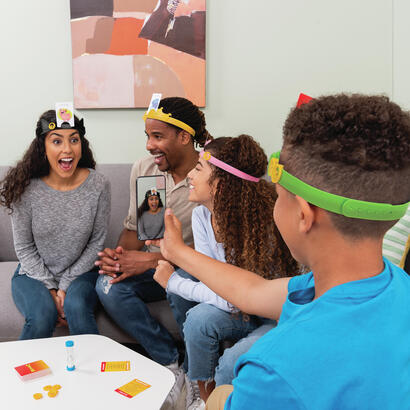 spin-master-hedbanz-el-juego-de-adivinanzas-de-ritmo-rapido-para-toda-la-familia-juego-de-fiesta-nueva-edicion-con-excelente-mat