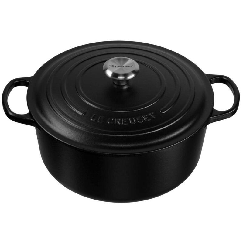 le-creuset-signature-casserole-round-28-cm-black