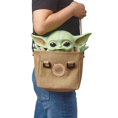 peluche-electronico-con-bandolera-mattel-star-wars-the-mandalorian-the-child-baby-yoda-28-cm