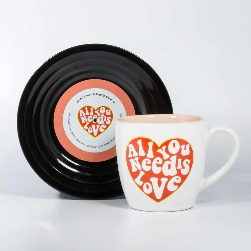 thumbs-up-1001707-taza-todo-lo-que-necesitas-es-amor-blanco