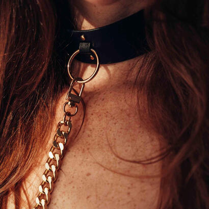 bijoux-indiscrets-maze-collar-con-correa-negro