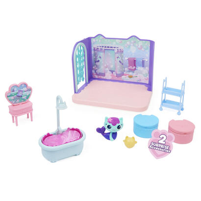 spin-master-gabby-s-dollhouse-deluxe-room-bano-con-figura-de-mono-6062036