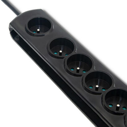 qoltec-surge-protector-with-foot-switch-7-sockets-15m