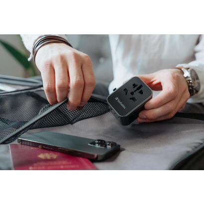 verbatim-uta-03-adaptador-con-1-puerto-usb-c-2-puerto-usb-a-2-puerto-usb-c