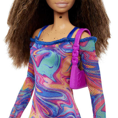 mattel-barbie-fashionistas-muneca-con-pelo-ondulado-y-pecas-hjt03