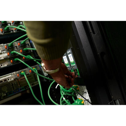 apc-netshelter-rack-pdu-advanced-unidad-de-distribucion-de-potencia-montaje-en-bastidor-medido-230-v-32-a-ca-200-240-v-74-kw-740