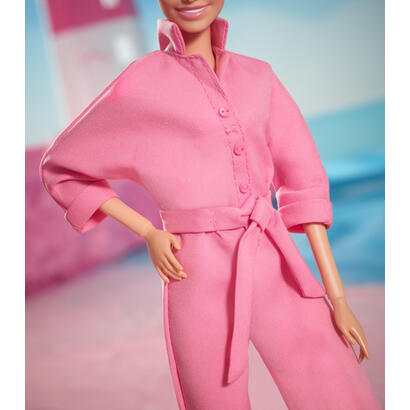 barbie-margot-robbie-como-barbie-muneca-con-un-mono-rosa-hrf29
