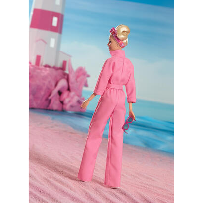 barbie-margot-robbie-como-barbie-muneca-con-un-mono-rosa-hrf29