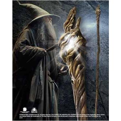 replica-the-noble-collection-el-hobbit-vara-de-gandalf-con-luz-185-cm