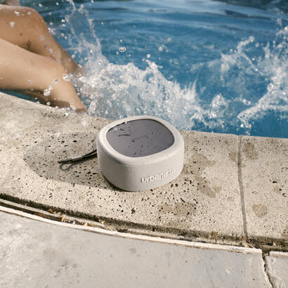 urbanista-malibu-altavoz-solar-bluetooth-ip67-desert-grey