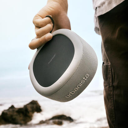 urbanista-malibu-altavoz-solar-bluetooth-ip67-desert-grey