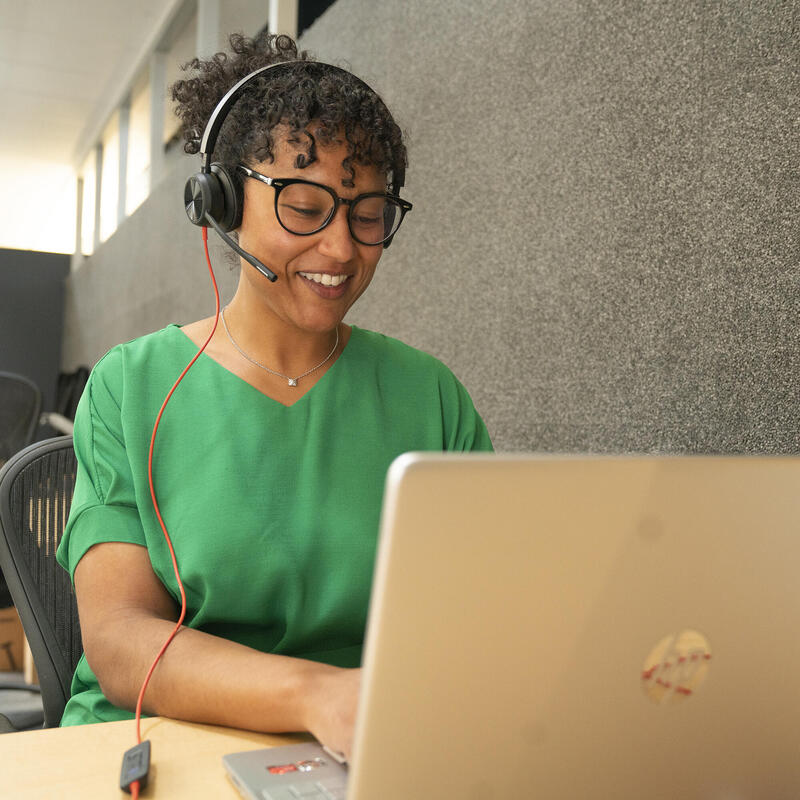 blackwire-8225-microsoft-teams-certified-usb-c-headset