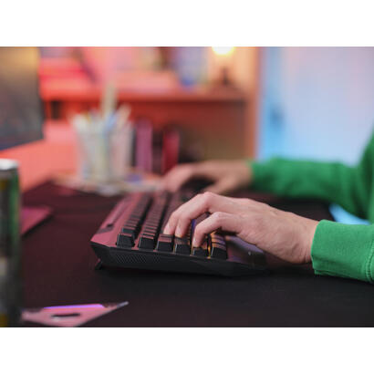 teclado-espanol-trust-gaming-gxt-836-evocx-iluminacion-rgb-cable-usb-negro