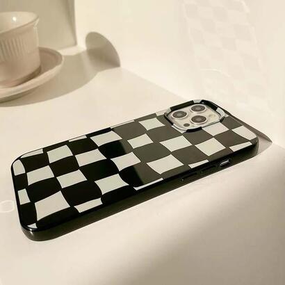 funda-de-silicona-apple-iphone-13-stylish-chess