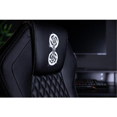 silla-gamer-konix-jujutsu-kaisen-gran-comodidad-y-ergonomia-clase-4-100-mm-color-blanco-y-negro