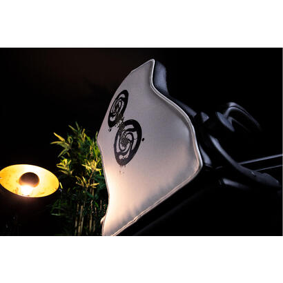 silla-gamer-konix-jujutsu-kaisen-gran-comodidad-y-ergonomia-clase-4-100-mm-color-blanco-y-negro