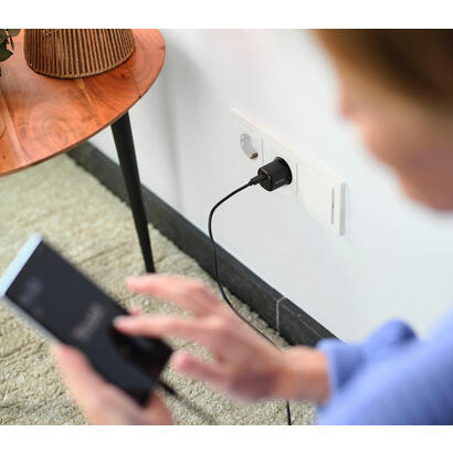 cargador-de-pared-trust-25205-usb-c-20w-compatible-pd-y-pps-3a-color-negro
