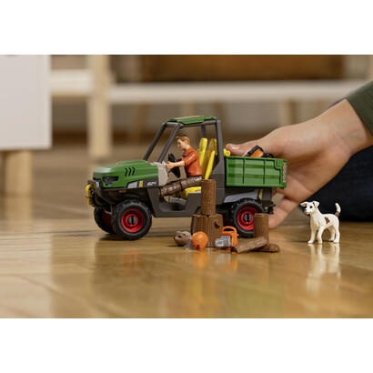 figura-schleich-farm-world-granjero-forestal-con-vehiculo-42659