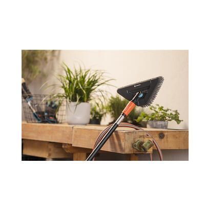 gardena-cepillo-con-mango-cleansystem-soft-flex-cepillo-de-lavado-gris-articulacion-giratoria-360-18812-20