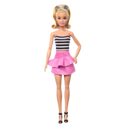 muneca-barbie-barbie-fashionistas-con-top-blanco-y-negro-y-falda-rosa-hrh11