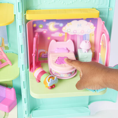 spin-master-gabby-s-dollhouse-deluxe-room-figura-de-juguete-para-dormitorio-con-gato-de-peluche-almohada-figura-de-gato-6062037