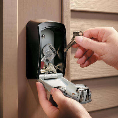 master-lock-key-safe-medium-5400eurd