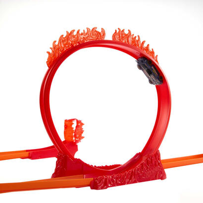 pista-acrobacias-en-llamas-hot-wheels