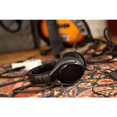 sennheiser-hd-200-pro