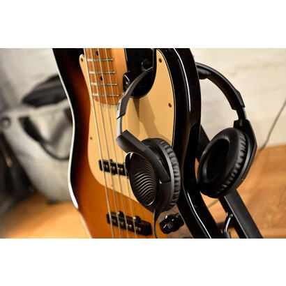 sennheiser-hd-200-pro