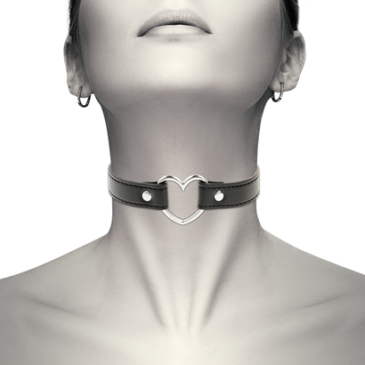 coquette-chic-desire-collar-cuero-vegano-accesorio-woman-corazon