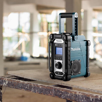 radio-makita-dmr116-job-site