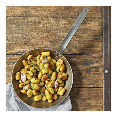 de-buyer-carbone-plus-lyonnaise-frying-pan-24cm