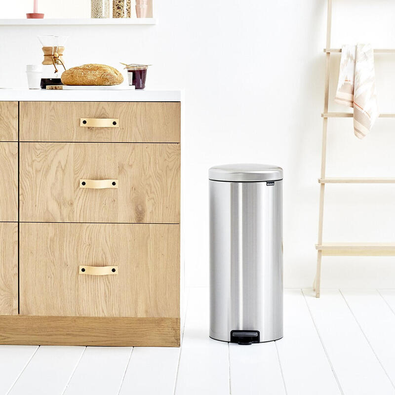 brabantia-pedal-bin-newicon-alrededor-acero-pulido