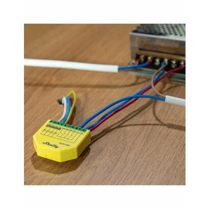 shelly-plus-rgbw-pm-rele-amarillo-shellyplusrgbwpm
