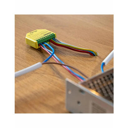 shelly-plus-rgbw-pm-rele-amarillo-shellyplusrgbwpm