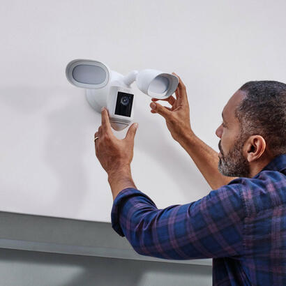 ring-floodlight-cam-wired-pro-camara-de-seguridad-ip-exterior-1920-x-1080-pixeles-techopared