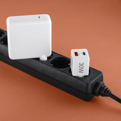 hama-mini-30w-pdqc-biala-00201992-cargador-de-dispositivo-movil-smartphone-blanco-corriente-alterna-carga-rapida-interior-exteri