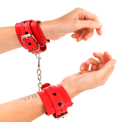 kink-munequeras-rojo-con-incrustacion-de-corazon-negro-ajustable-21-28-cm-x-55-cm