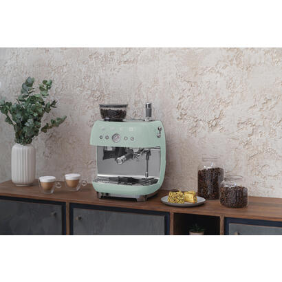 smeg-egf03pgeu-espressomaschine-kaffeevollautomat-50s-style-pastellgrun