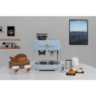 smeg-egf03pbeu-espressomaschine-kaffeevollautomat-50s-style-pastellblau