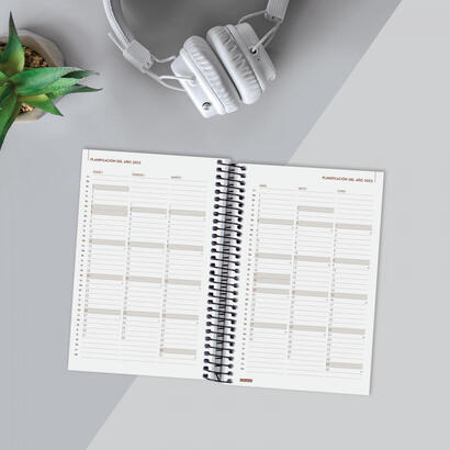 finocam-agenda-anual-year-espiral-e5-117x181mm-1dp-negro-2025