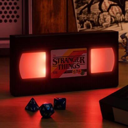 lampara-stranger-things-vhs-logo-paladone-redstring-pp9948st