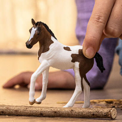 figura-potro-de-caballo-pintado-schleich-horse-club-de-juguete-marron-14899