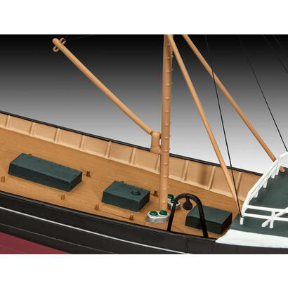 revell-north-sea-trawler