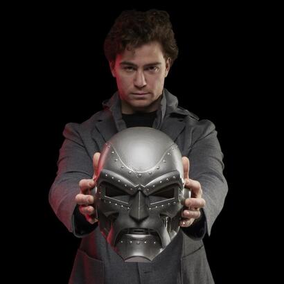 casco-premium-roleplay-hasbro-marvel-legends-series-doctor-muerte