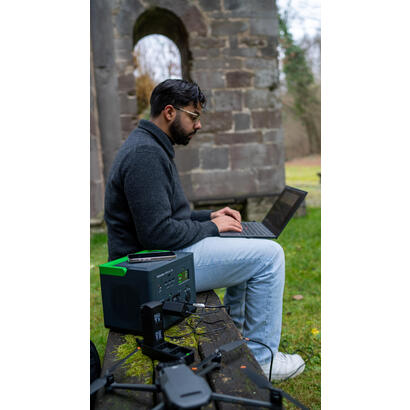 estacion-de-energia-portatil-apc-pps500-gr-offgrid-500-517wh-749w-entrada-cc-2xac-usb-carga-inalambr