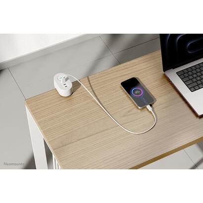 neomounts-ds22-840wh6-regleta-de-sobremesa-con-abrazadera-y-puertos-usb-c-y-usb-a-carga-rapida
