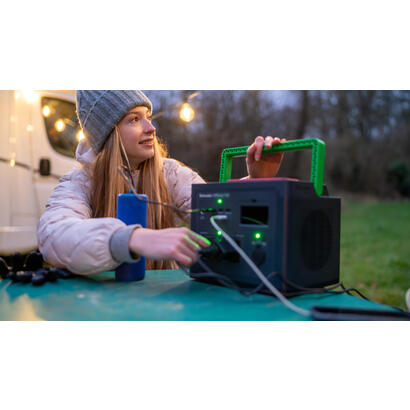 apc-schneider-offgrid-portable-power-station-730-738wh-lithium-ion-2-schuko-sinewave