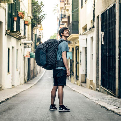 mochila-de-viaje-thule-landmark-de-70-litros-azul-oscuro